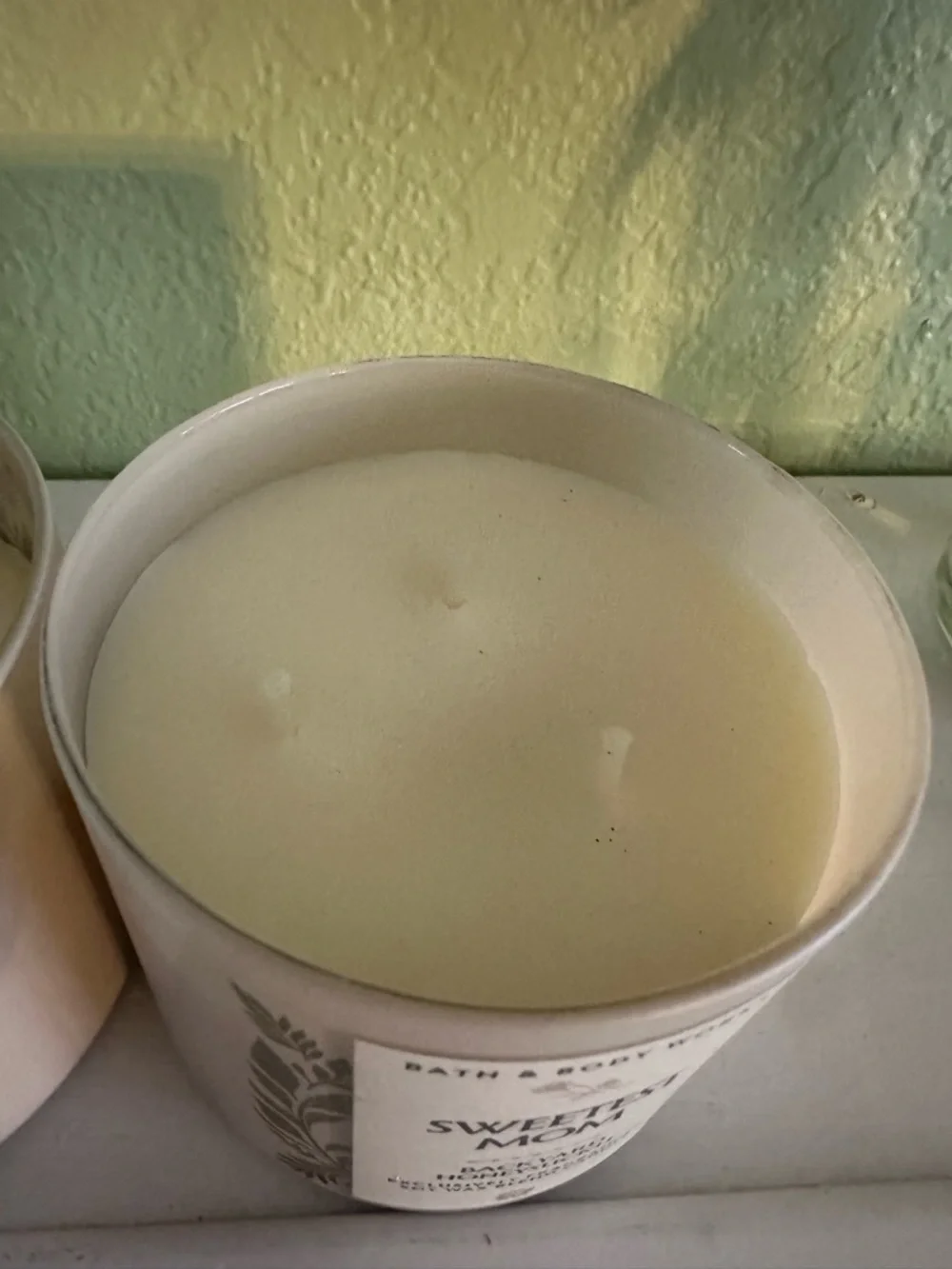 Bath & Body Works Sweetest Mom Backyard Honeysuckle Candle X2 - Picture 4 of 5
